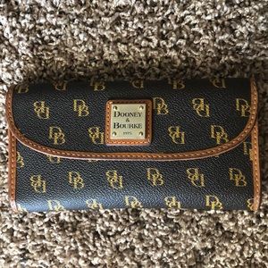 Dooney & Bourke wallet